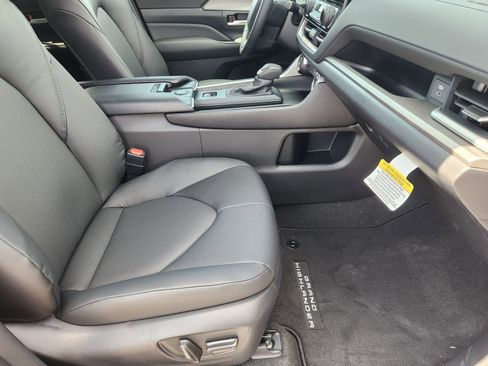 New 2026 Toyota Grand Highlander XLE image 14