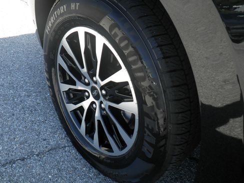 Certified 2025 Ford Expedition Platinum image 13