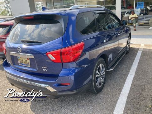 Used 2019 Nissan Pathfinder SV image 3