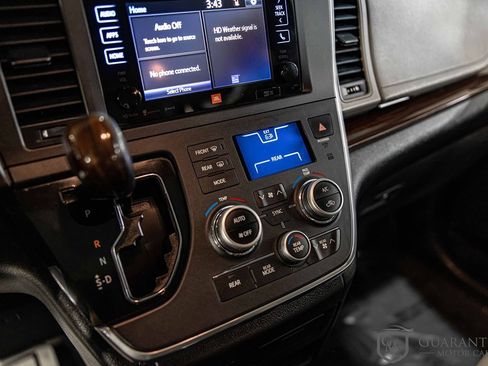 Used 2016 Toyota Sienna Limited Premium w/ Protection Package image 28