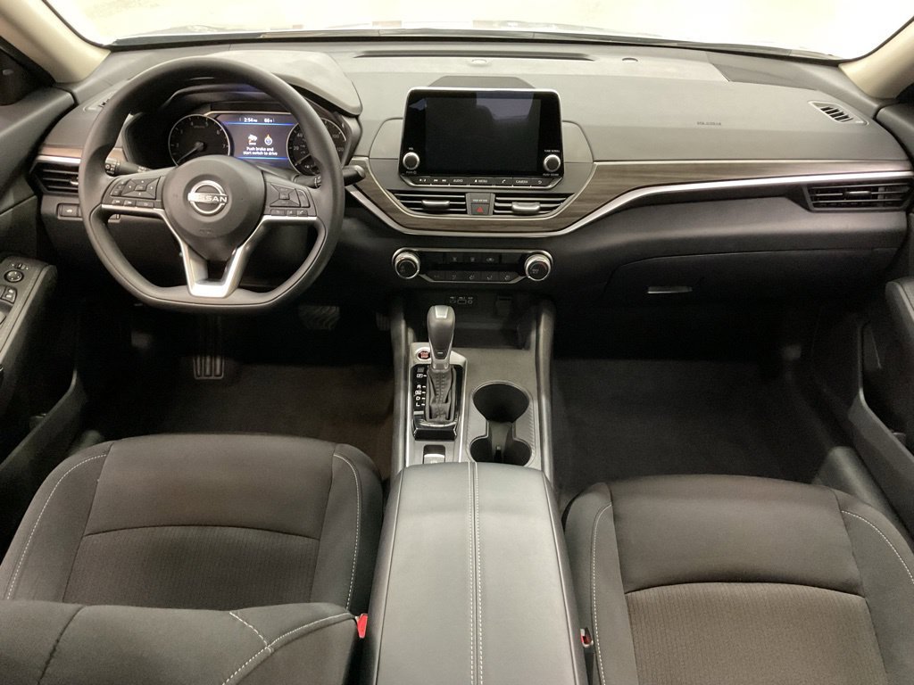 Used 2025 Nissan Altima 2.5 SV AWD/4WD image 16