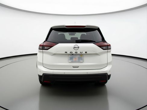 Used 2025 Nissan Rogue SV image 7