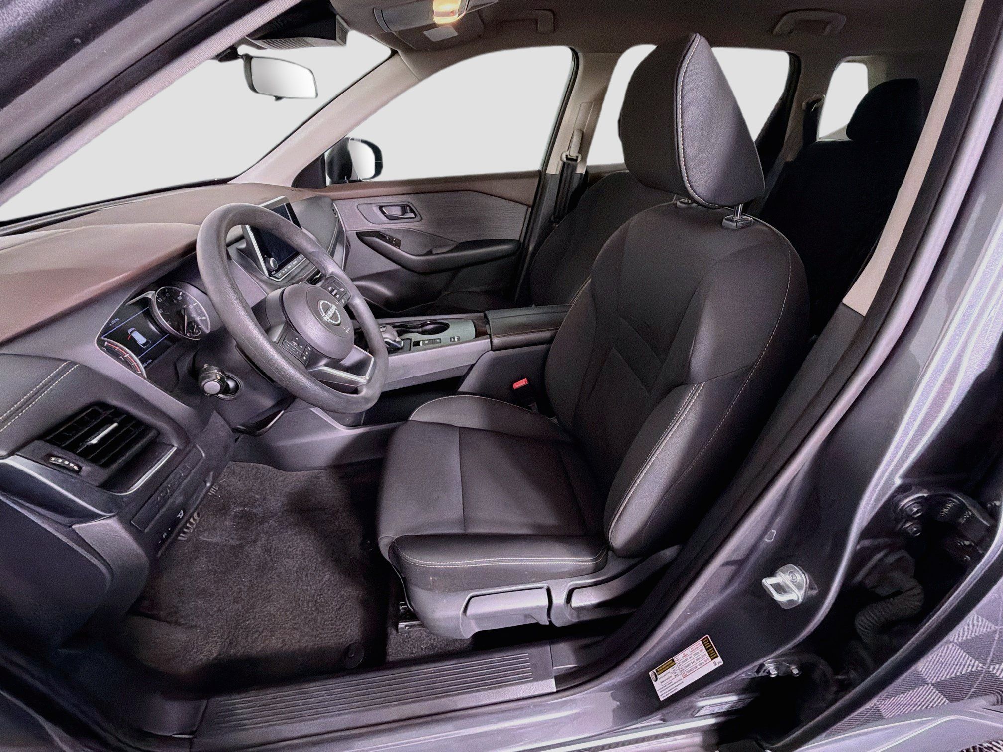 Used 2023 Nissan Rogue S FWD image 13