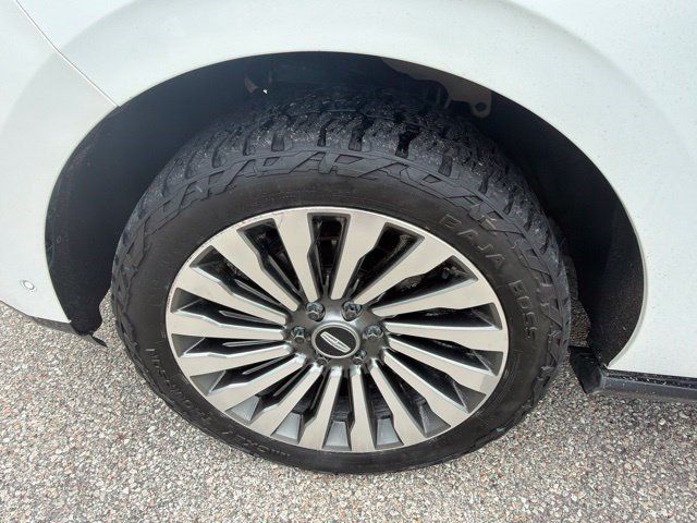 Used 2020 Lincoln Navigator L Reserve w/ Equipment Group 208A Reserve AWD/4WD image 10