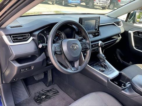 Used 2022 Toyota RAV4 XLE AWD/4WD image 8