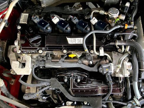 Used 2024 Toyota Corolla Cross XLE image 32