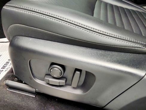 Used 2025 Land Rover Discovery Sport Dynamic SE image 14