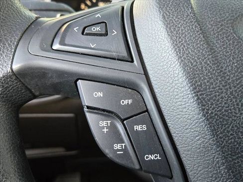 Used 2019 Ford Edge SE image 12