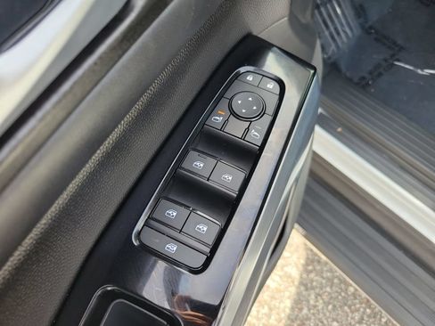 Used 2025 Nissan Pathfinder SL FWD image 14