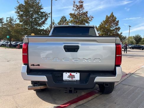 Used 2025 Toyota Tacoma TRD Off-Road image 7