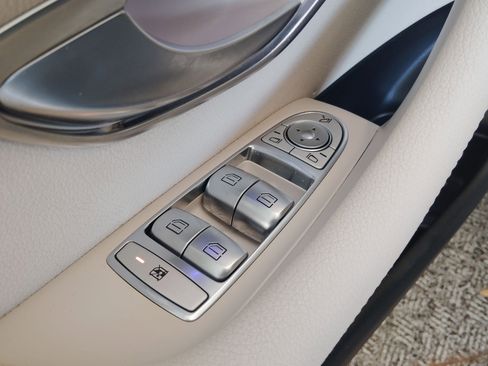 Used 2018 Mercedes-Benz E 300 4MATIC image 32