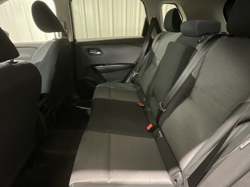 Used 2023 Nissan Rogue SV image 11