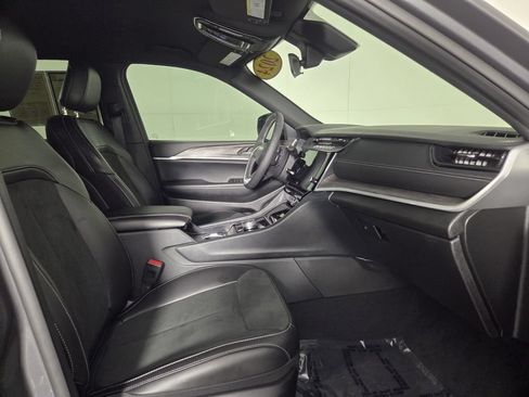 Used 2026 Jeep Grand Cherokee Altitude RWD image 32