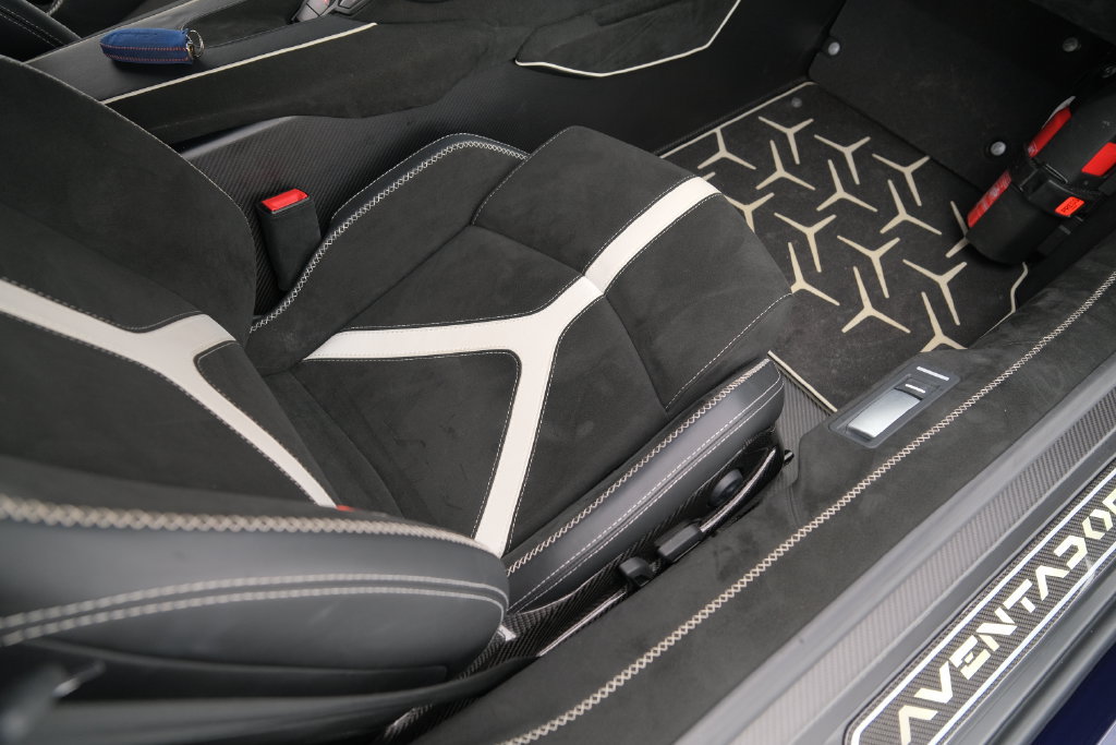Used 2021 Lamborghini Aventador SVJ AWD/4WD image 14
