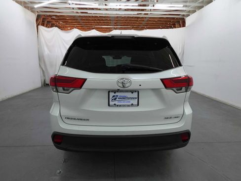 Used 2018 Toyota Highlander XLE AWD/4WD image 6