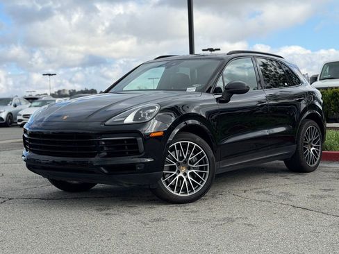 Used 2021 Porsche Cayenne image 2