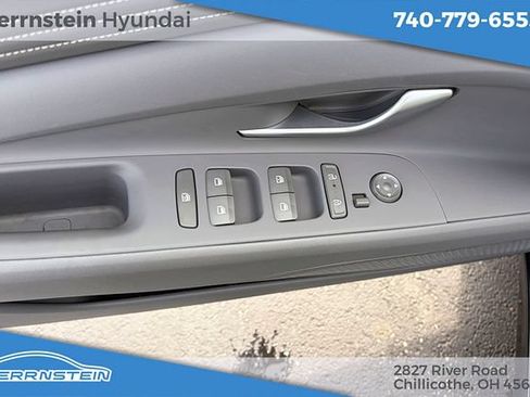 Used 2025 Hyundai Elantra Sport FWD image 7