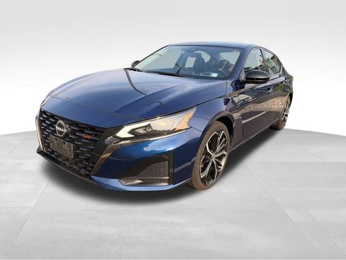 Used 2024 Nissan Altima 2.5 SR FWD image 3