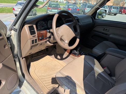 Used 2001 Toyota 4Runner Limited AWD/4WD image 8