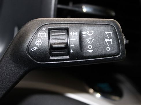 Used 2023 Ford Explorer XLT AWD/4WD image 26