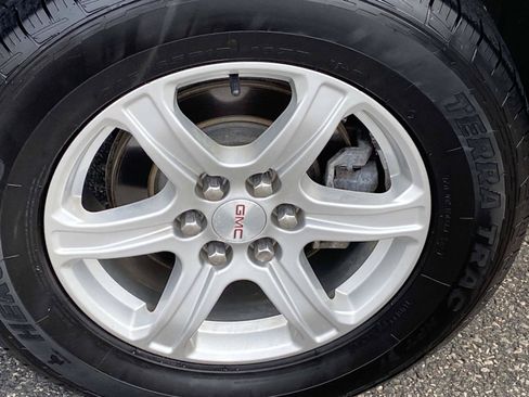 Used 2017 GMC Acadia SLE FWD image 25