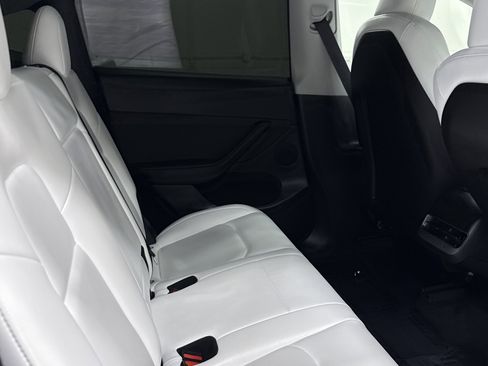 Used 2024 Tesla Model Y 2WD image 19