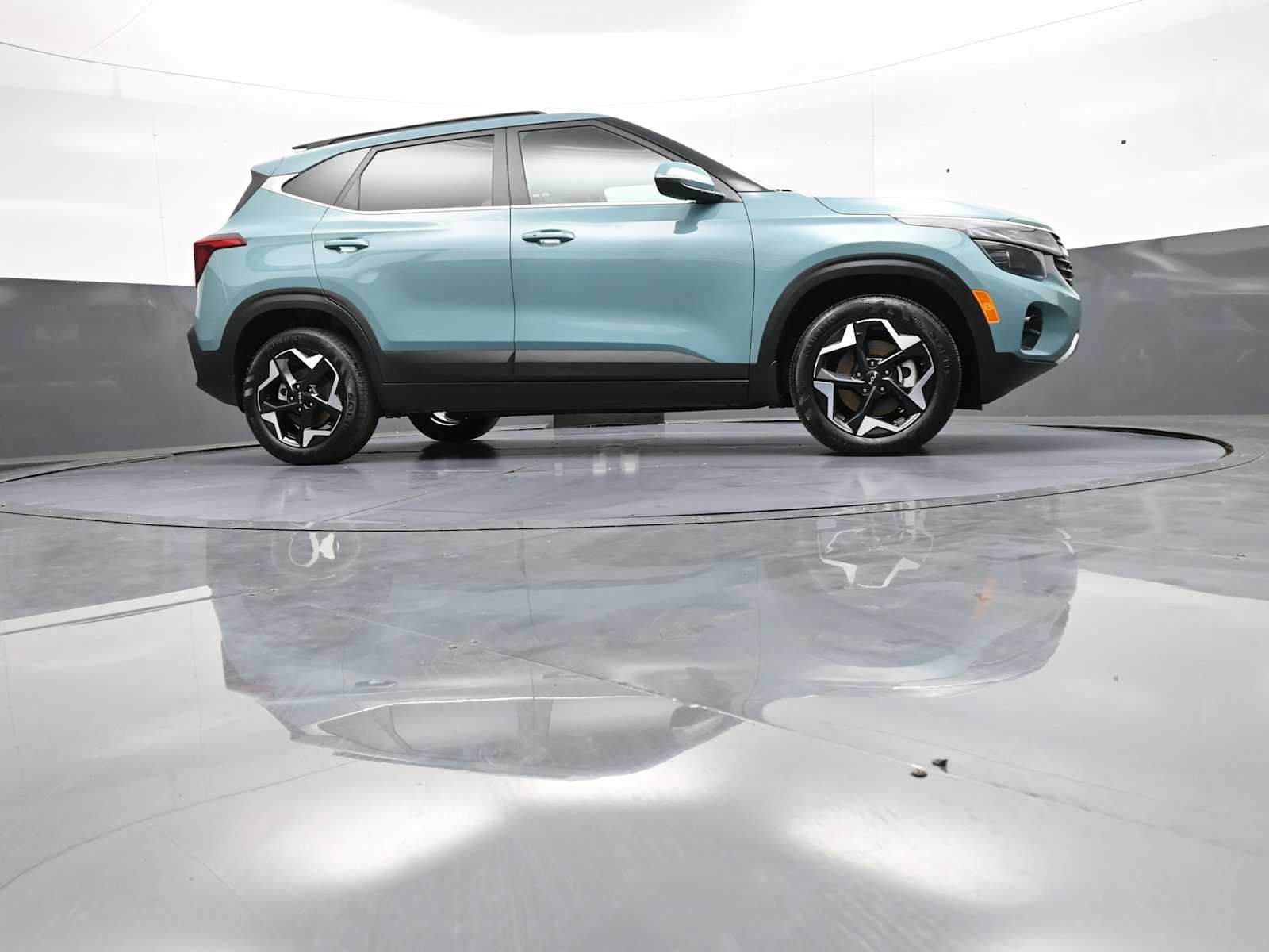 Certified 2025 Kia Seltos EX w/ EX Sunroof Package AWD/4WD image 30