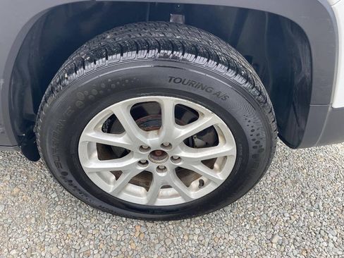Used 2015 Jeep Cherokee Latitude AWD/4WD image 27