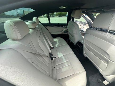 Used 2020 BMW M550i xDrive AWD/4WD image 10