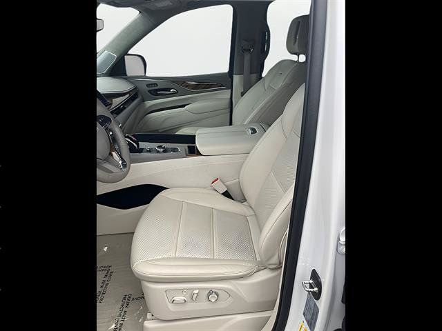 Certified 2024 Cadillac Escalade ESV Sport Platinum w/ Heavy-Duty Trailer Package AWD/4WD image 12