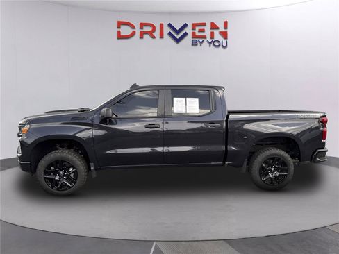Used 2024 Chevrolet Silverado 1500 Custom Trail Boss w/ Dark Appearance Package AWD/4WD image 7