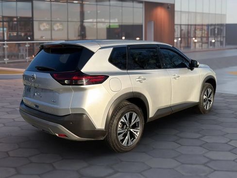 Used 2021 Nissan Rogue SV FWD image 12