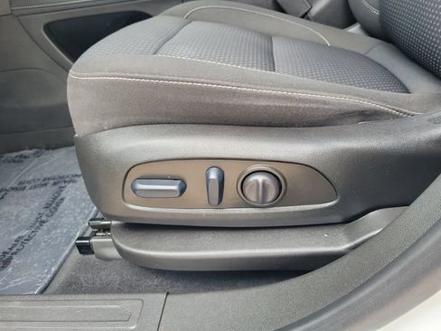 Used 2023 GMC Acadia SLE w/ Driver Convenience Package FWD image 16