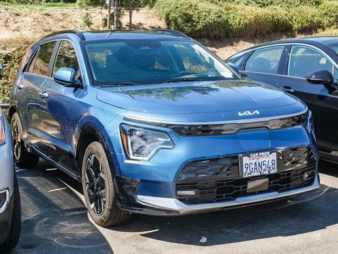 Certified 2023 Kia Niro Wave FWD image 2