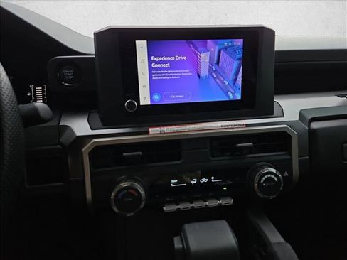Used 2025 Toyota Tacoma SR5 AWD/4WD image 15