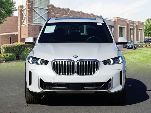 Used 2024 BMW X5 xDrive40i w/ Premium Package image 2