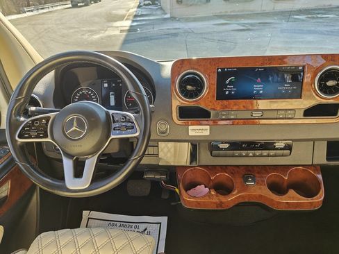 Used 2020 Mercedes-Benz Sprinter 3500 w/ Windows All Around Package image 27