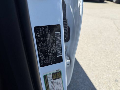 Used 2025 Hyundai Elantra Limited FWD image 30