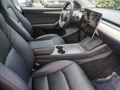 Used 2023 Tesla Model Y 2WD image 17