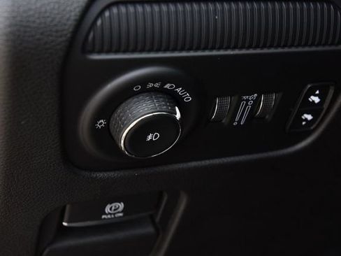 Used 2024 Jeep Wagoneer L Series II AWD/4WD image 12