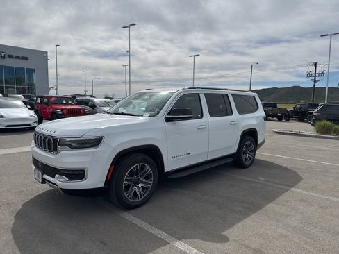 Used 2024 Jeep Wagoneer L Series II w/ Flexible Seating Group image 4