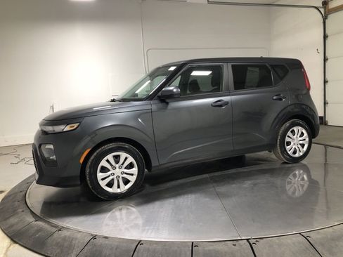 Used 2022 Kia Soul LX image 4