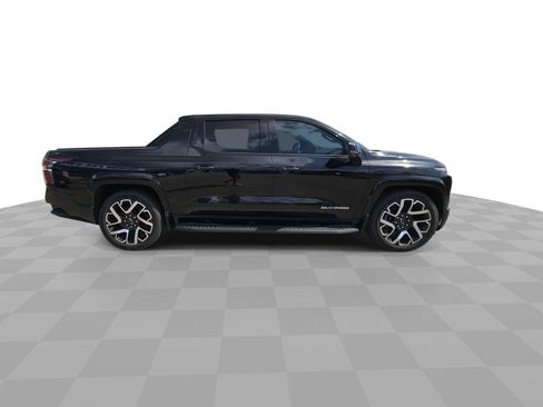 Used 2024 Chevrolet Silverado EV RST AWD/4WD image 9