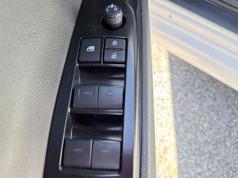 Used 2025 Toyota Camry SE image 10