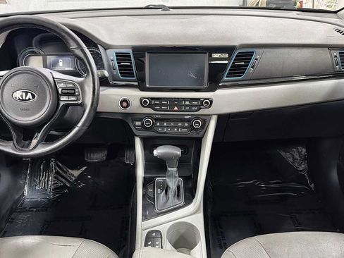 Used 2017 Kia Niro Touring FWD image 27