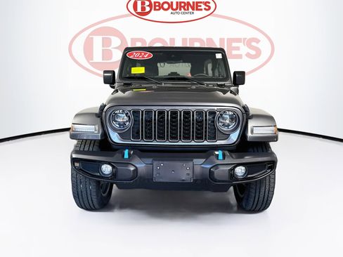 Used 2024 Jeep Wrangler Unlimited w/ Convenience Group AWD/4WD image 4