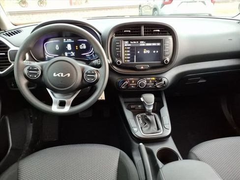 Used 2025 Kia Soul LX FWD image 16