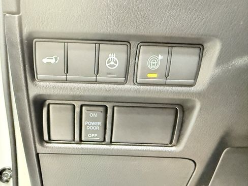 Used 2024 Nissan Armada Platinum w/ Captain's Chairs Package image 18