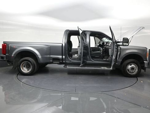 Used 2023 Ford F350 XLT w/ Camper Package AWD/4WD image 28