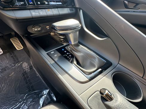 Used 2025 Hyundai Elantra Sport image 30